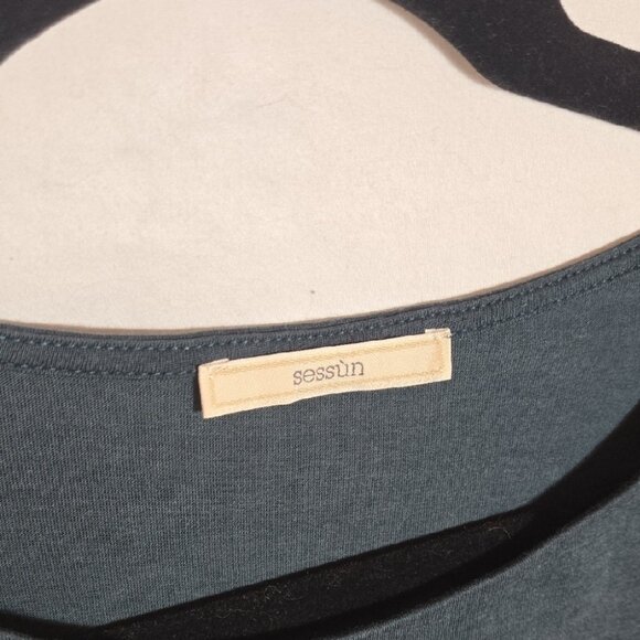 Sessun Elegant Midi Dress - Picture 2 of 5